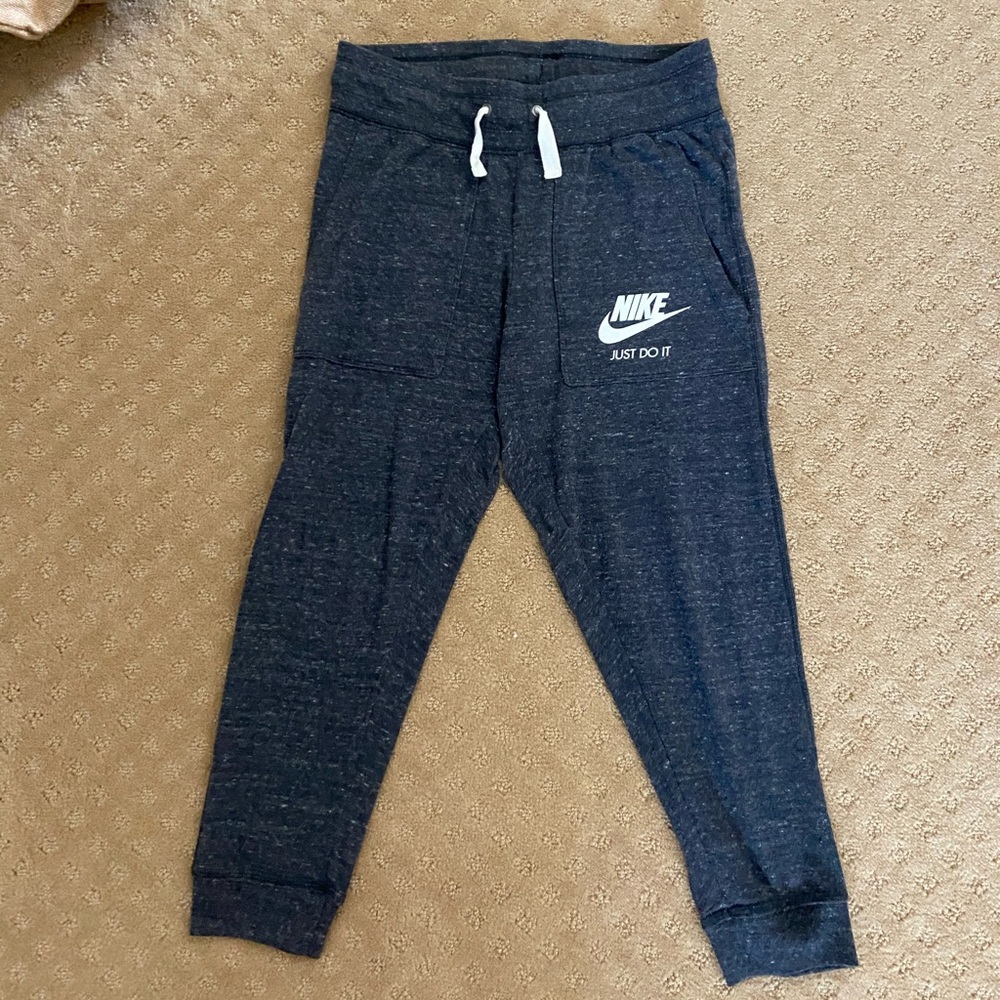 Cropped Nike Joggers (size XS) heather grey